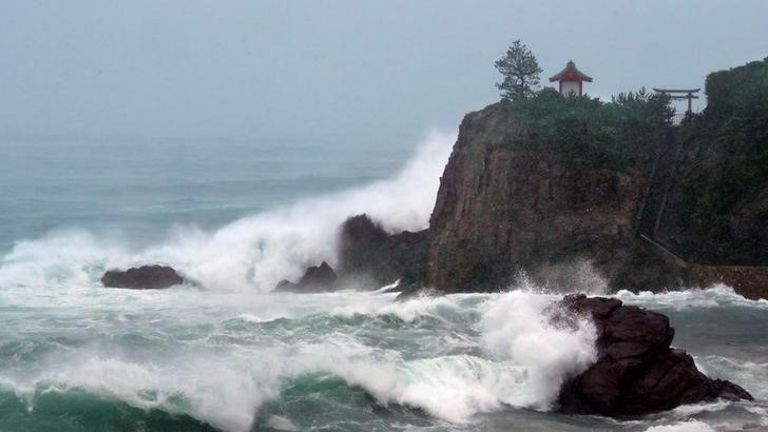 high-waves-triggered-by-typhoon-malakas-crash-on-katsurahama