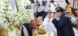 សម្តេចតេជោ ហ៊ុន សែន អញ្ជើញគោរពវិញ្ញាណក្ខន្ធសពលោកតាឧបាសក ឌី បូ