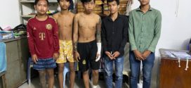 កម្លាំងជំនាញខណ្ឌឫស្សីកែវសហការជាមួយកម្លាំងការិយាល័យព្រហ្មទណ្ឌកំរិតស្រាលរាជធានីភ្នំពេញធ្វើការឃាត់ខ្លួនជនសង្ស័យ៥នាក់ករណី ហិង្សាដោយចេតនាមានសា្ថនទម្ងន់ទោស( យកដាវកែច្នៃកាប់ជនរងគ្រោះរបួសធ្ងន់ )