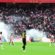 ការប្រកួតរវាង Ajax នឹង Feyenoord ត្រូវបានលុបចោលបន្ទាប់ពីអ្នកគាំទ្រគប់ភ្លើង-កាំជ្រួចចូលទីលាន