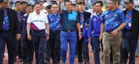សម្តេចតេជោ ហ៊ុន សែន ប្រធានព្រឹទ្ធសភា អញ្ជើញដឹកនាំការប្រកួតដោយផ្ទាល់ចំពោះការប្រកួតរបស់ក្រុមបាល់ទាត់តារាកម្ពុជា (Cambodia football Super Stars) ជាមួយក្រុមបាល់ទាត់ Kun Khmer All Stars នៅពហុកីឡដ្ឋានជាតិអូឡាំពិក