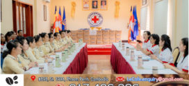លោកស្រី ទុយ សិរីរតនៈ នេត្រ ភក្ត្រា ដឹកនាំសមាជិកសមាគមនារីកម្ពុជា ដើម្បីសន្តិភាព និងអភិវឌ្ឍន៍ ក្រសួងព័ត៌មាន នាំយកថវិកា និងអង្ករវីតាមីន ជូនកាកបាទក្រហមកម្ពុជា ក្នុងឱកាសអបអរសាទរទិវា ៨ឧសភា ២០២៥
