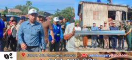 កម្លាំងនគរបាល សហការជាមួយអាជ្ញាធរមូលដ្ឋាន ចុះជួយជួសជុលផ្ទះជូនពលរដ្ឋ ដែលរងគ្រោះដោយសារខ្យល់កន្ត្រាក់
