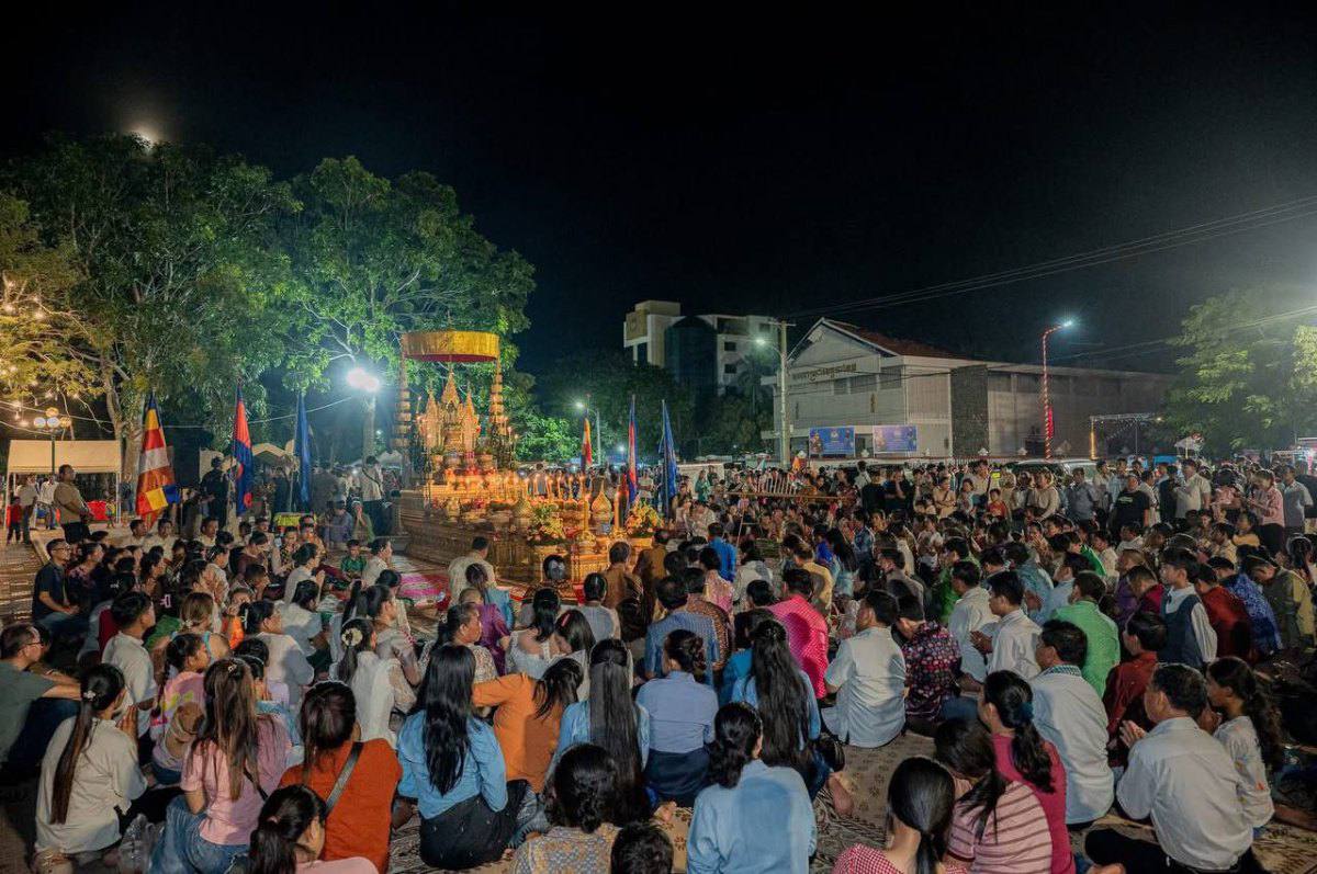 ភ្ញៀវទេសចរ