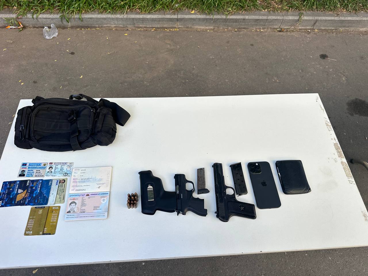 អាវុធត្រូវបានដកហូត