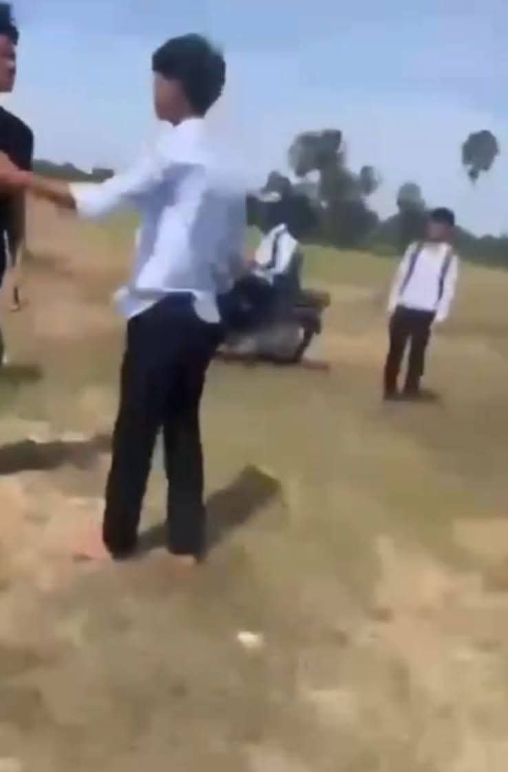 សិស្សវាយគ្នា