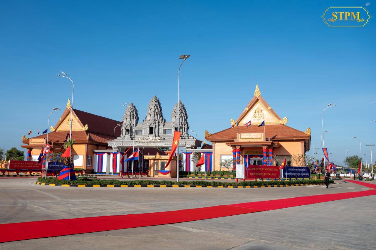 ពិធីសម្ពោធច្រកទ្វារព្រំដែន