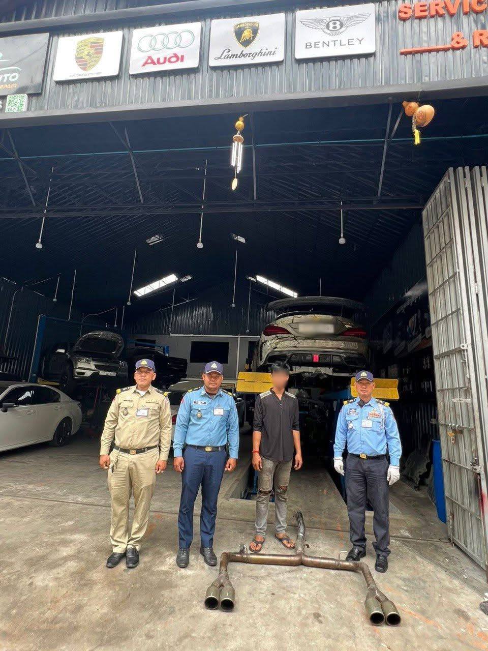 រថយន្ត Mercedes ដែលត្រូវឃាត់