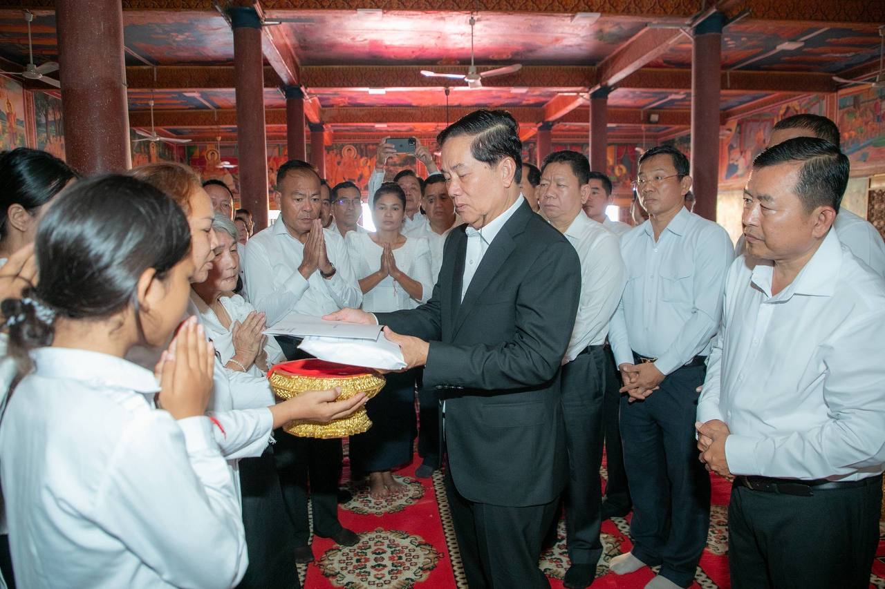 ពិធីប្រគល់ថវិកាជូនក្រុមគ្រួសារ