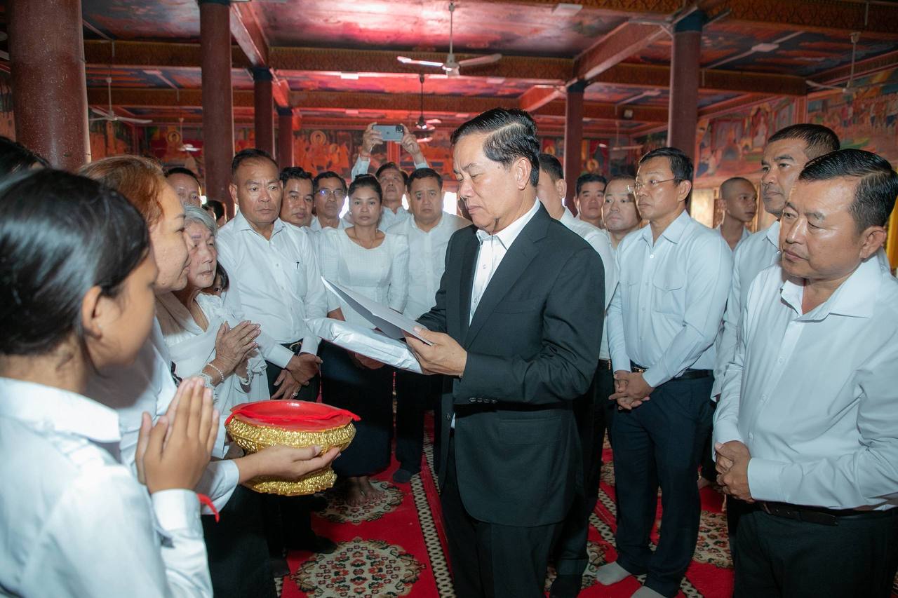 ការប្រគល់ថវិកាជូនក្រុមគ្រួសារជនរងគ្រោះ