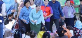 សម្តេច ម៉ែន សំអន នាំយកស្បៀងសប្បុរសជន ចែកជូនជនភៀសសឹកចំនួន១១៨០គ្រួសារ នៅខេត្តព្រះវិហារ