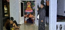 កូន៥នាក់ចិញ្ចឹមឪពុកមួយមិនរស់ ក៏ដឹកឪពុកវ័យ៩០ឆ្នាំ​ទុក​ចោល​ក្នុងចេតិយ រួចថតប្រាប់បងប្អូនថា «អ្នក​ណា​ទំនេរជួយយកគាត់ទៅផ្ទះផង»