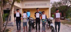 កម្លាំងជំនាញនគរបាលស្រុកស្វាយទាប ចុះបង្រ្កាបក្មេងទំនើងបង្ហោះម៉ូតូ៥នាក់ យកមកអប់រំនិងធ្វើកិច្ចសន្យា បន្ទាប់ពីបង្ហោះម៉ូតូ តាមផ្លូវសាធារណៈ