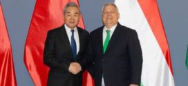 លោក Viktor Orban នាយករដ្ឋមន្ត្រីហុងគ្រី ជួបសន្ទនា​ជាមួយលោក Wang Yi រដ្ឋមន្ត្រីការបរទេសចិន