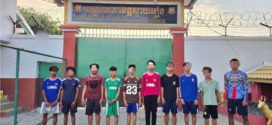 តុលាការខេត្តស្វាយរៀងសម្រេចឃុំខ្លួន ក្មេងទំនើង២ក្រុមសរុប១១នាក់ ដាក់ក្នុងពន្ធនាគារខេត្តបណ្ដោះអាសន្ន ពាក់ព័ន្ធ ករណីបង្ហោះ​លេី​បណ្តាញ​សង្គម​ Facebook ឌឺដង​គ្នា​ ​ប៉ុនប៉ង​វាយគ្នាទៅ​វិញ​ទៅមកនិង​ខ្សែ​ក្រវ៉ាត់​ វាយគ្នា​នៅ​ក្នុង​ស្រុក​កំពង់រោទិ៍​
