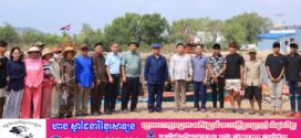 លោក អូន ខន អភិបាលស្រុកកំពង់ត្រាចបានដឹកនាំក្រុមការងារជំនាញចុះត្រួតពិនិត្យការចាក់ដីដើម្បីសាងសង់ទីស្នាក់ការសហគមន៍នេសាទកោះគ្រឹស្នា-លក