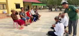 កម្លាំងនគរបាល ជំនាញព្រហ្មទណ្ឌស្រុក ស្វាយជ្រំ ធ្វើលិខិតកោះហៅក្រុមក្មេងទំនើងចំនួន៥នាក់ ដែលបានថតរូបភាពកាន់ដែកបំពង់ទីប(ដងឆ័ត្រ) ដុំថ្ម ខ្សែក្រវ៉ាន់និងជំពាមកៅស៊ូ បង្ហោះតាមផេតហ្វេសស្បុកឈ្មោះAh Fhh lh (Pk) ធ្វើអោយប៉ះពល់ដល់សណ្តាប់ធ្នាប់និងសន្តិសុខសង្គម