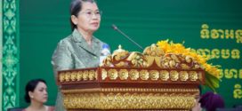 សម្តេច ម៉ែន សំអន៖ យើងត្រូវប្រែក្លាយថ្ងៃរីករាយ នៃទិវានារីអន្តរជាតិ៨ មីនា ឱ្យក្លាយទៅជាថ្ងៃចុះជួបសួរសុខទុក្ខដល់បងប្អូនជនភៀសសឹក និងអ្នករបួស នៅមន្ទីរពេទ្យតាមបណ្តាខេត្តជួរមុខ
