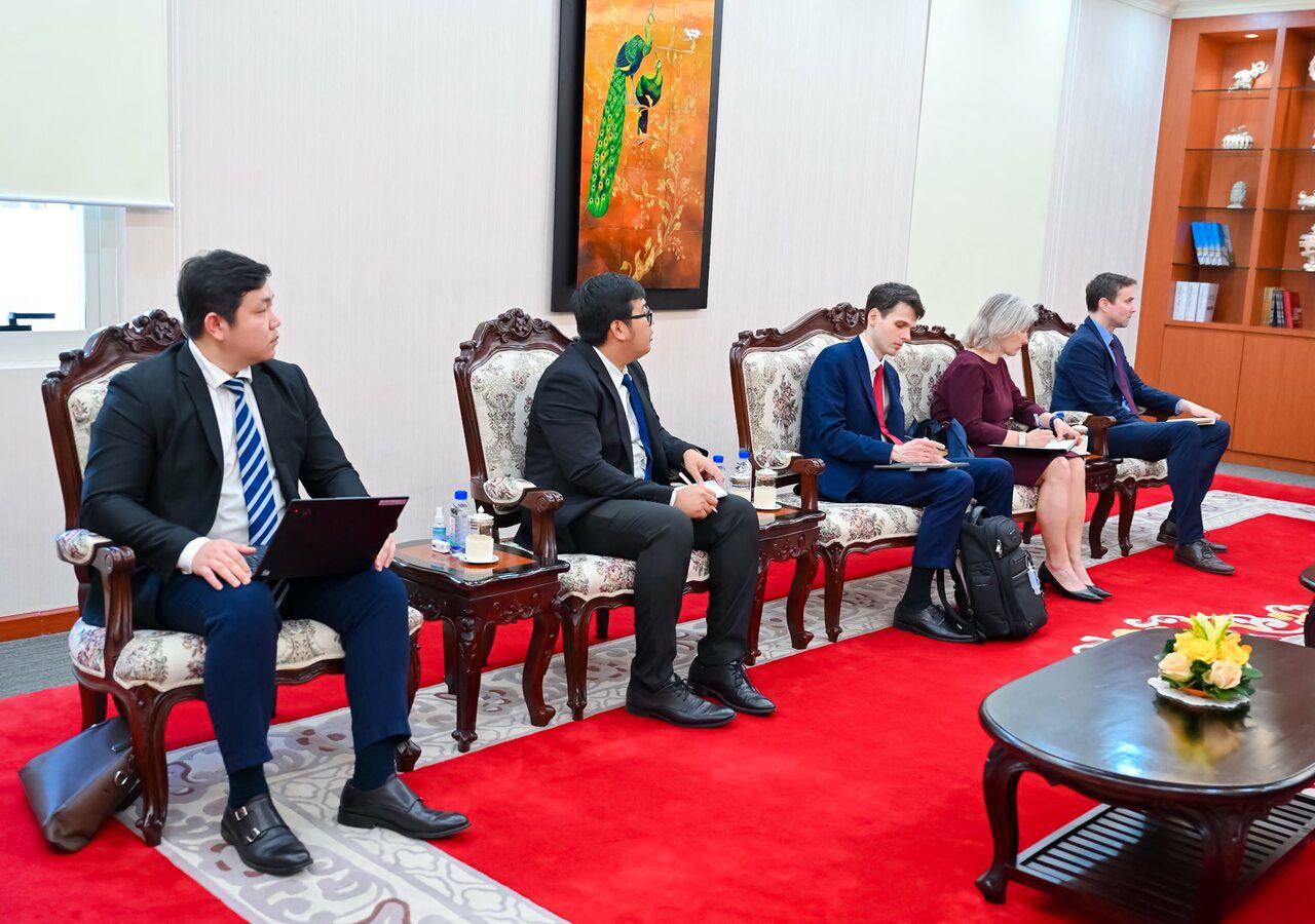 ការពិភាក្សាស្ថានភាពសេដ្ឋកិច្ច