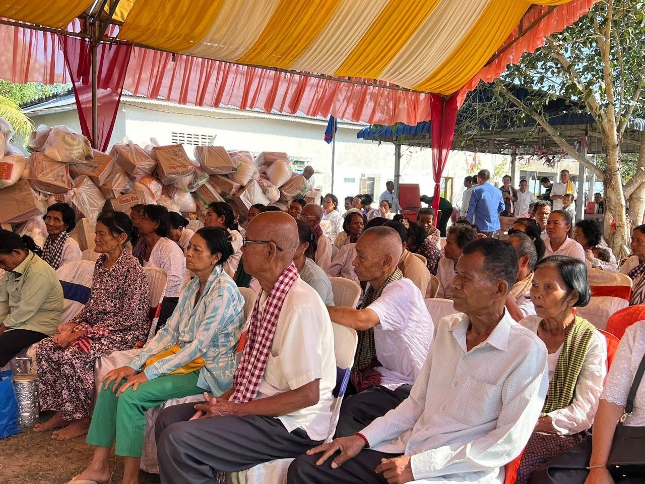 ប្រជាពលរដ្ឋរីករាយ