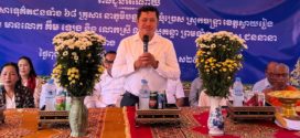 គ្រួសារទុគ៌តជនទាំង ៦៨ គ្រួសារ ភូមិបន្លាស្អិត ឃុំច្រេស ស្រុកចន្ទ្រា ទទួលអំណោយពីសប្បុរសជន
