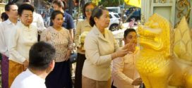 សម្តេច ម៉ែន សំអន៖ ថ្វាយគ្រឿងសក្ការៈ តាមជំនឿសាសនា ដល់បារមីនាងក្រពុំឈូក ដើម្បីសុំសេចក្តីសុខ សេចក្តីចម្រើន ជូនដល់ប្រទេសជាតិ 