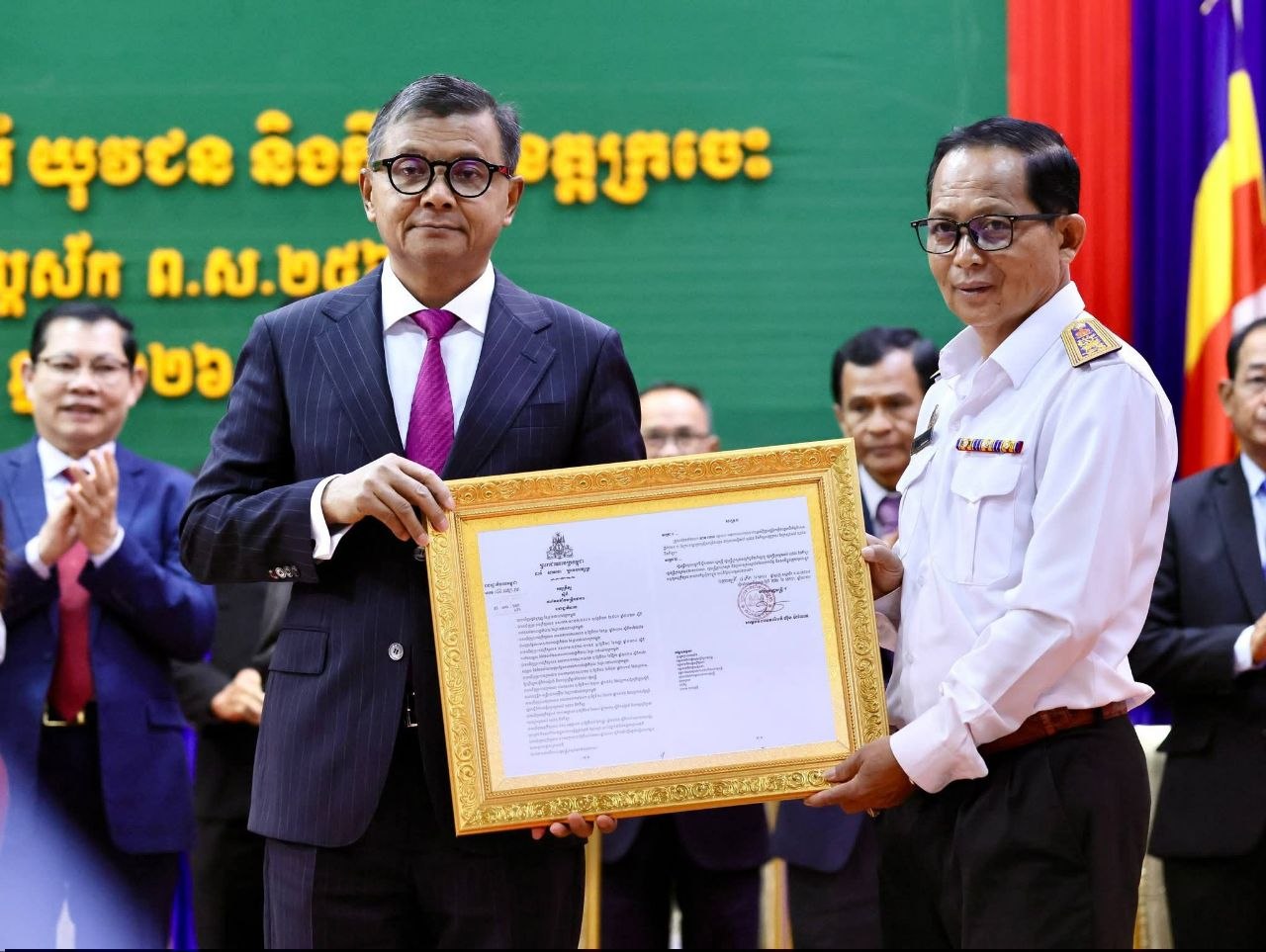 អ្នកចូលរួម