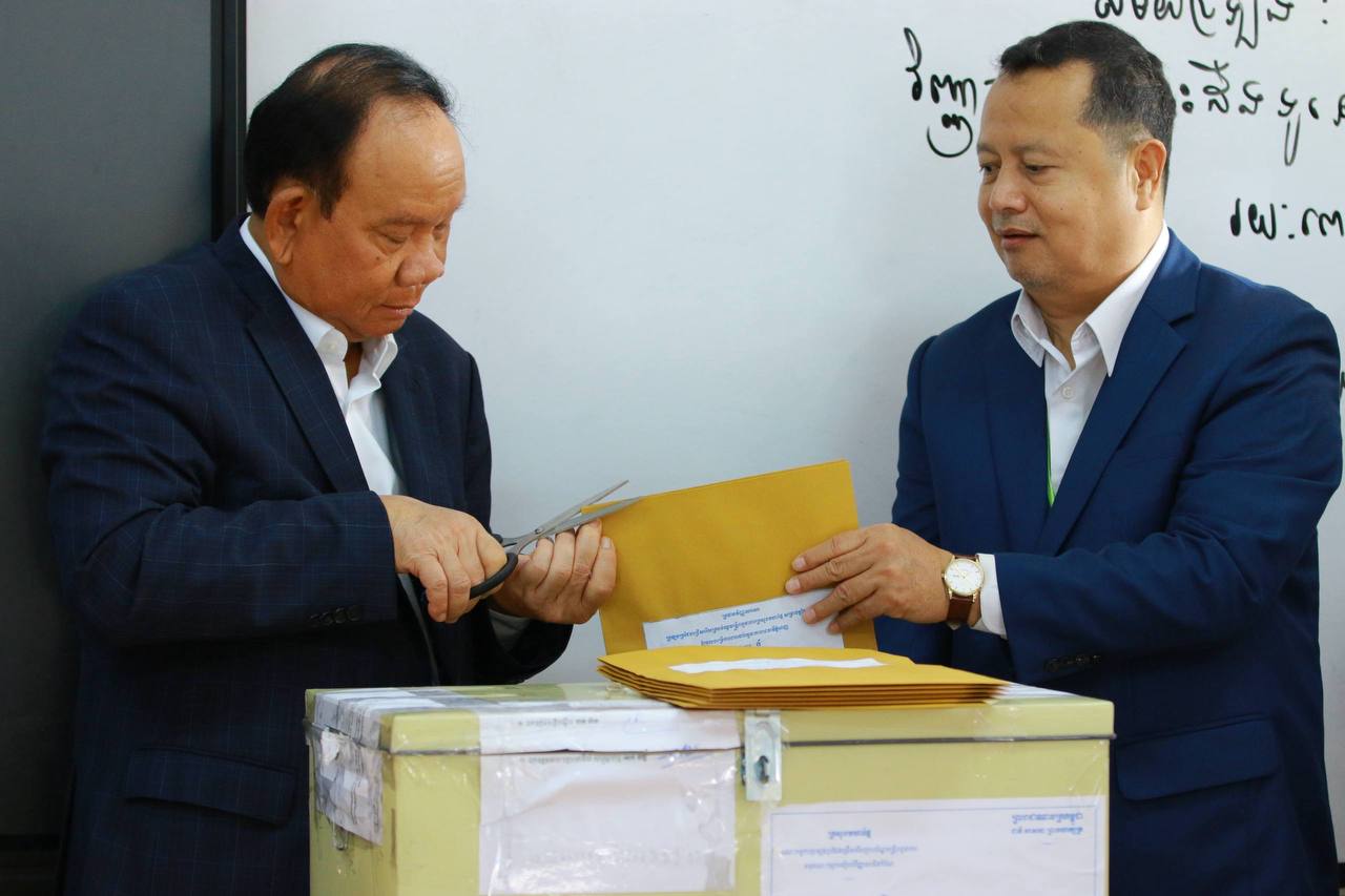 បេក្ខជនកំពុងប្រឡង