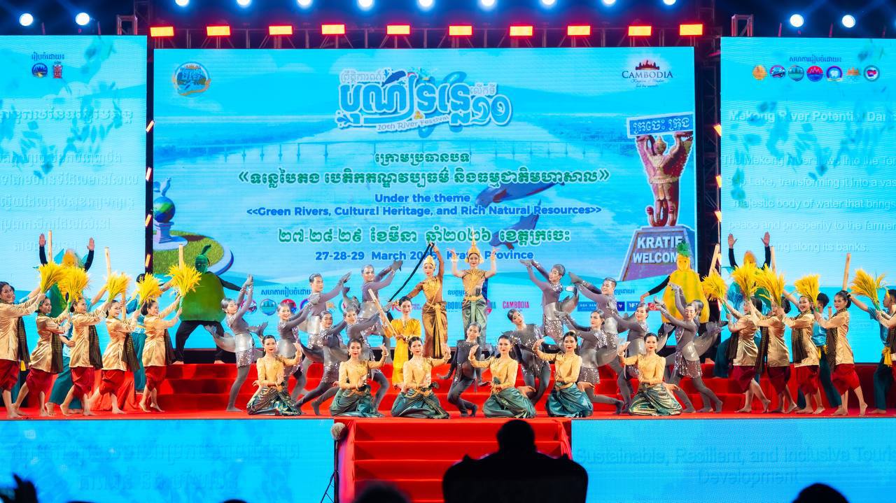 អ្នកចូលរួមពិធី