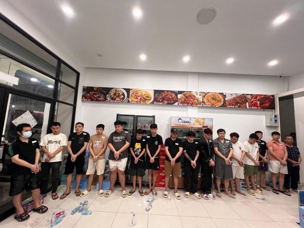 សមត្ថកិច្ចឃាត់ខ្លួនជនបរទេស ១៧នាក់ ពាក់ព័ន្ធករណី Online Scam ក្នុងភូមិសាស្ត្រ សសង្កាត់វាលស្បូវ