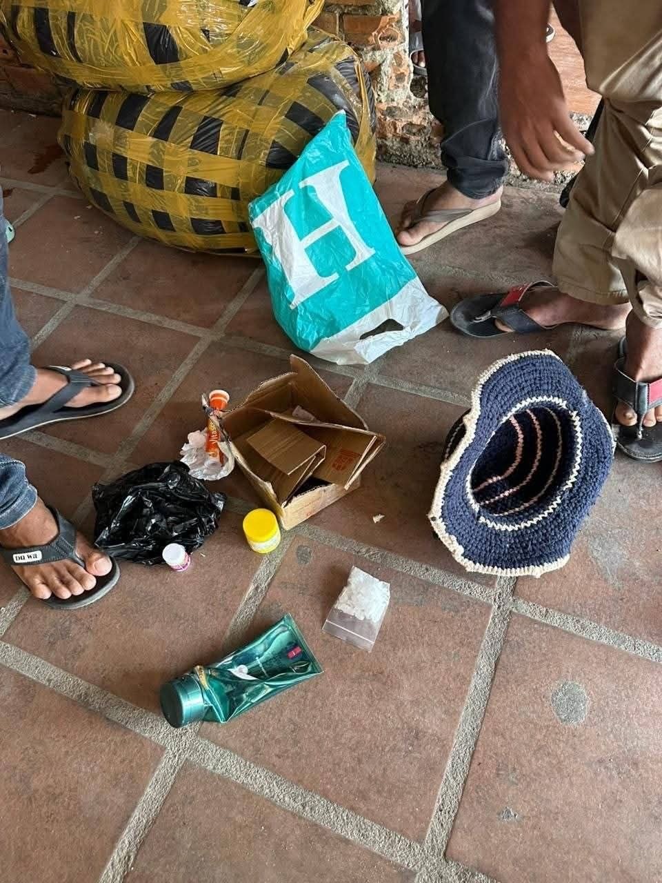 វត្ថុតាងពីការចាប់ខ្លួន
