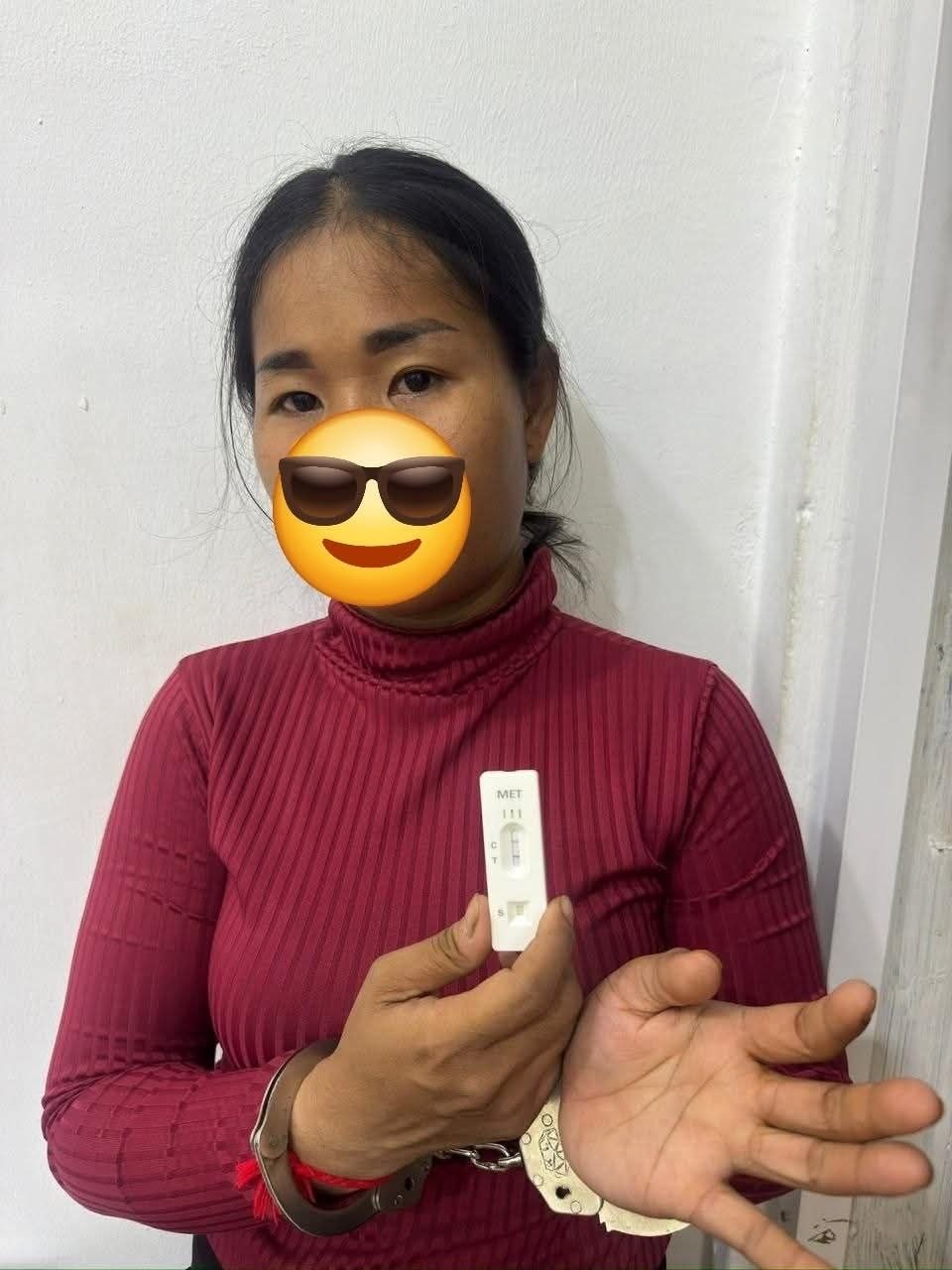 ពេលដៃជាប់ខ្នោះទើបស្រណោះខ្លួនឆ្លើយដាក់ថា ជារបស់ប្អូនផ្ញើខ្លួនឲ្យលក់គ្រឿងញៀន