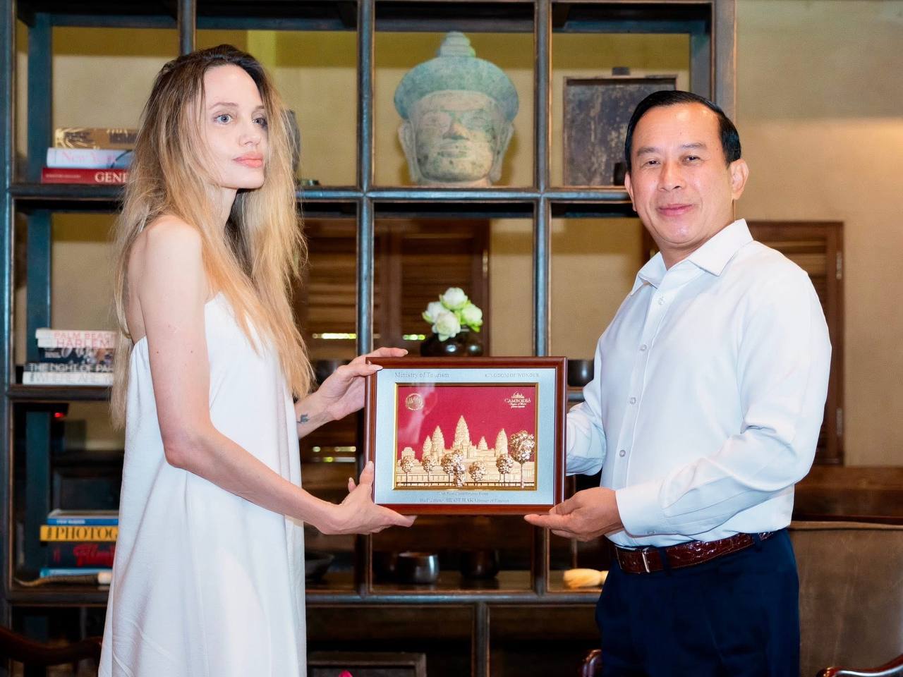 កិច្ចពិភាក្សារវាង Angelina Jolie និងរដ្ឋមន្ត្រី