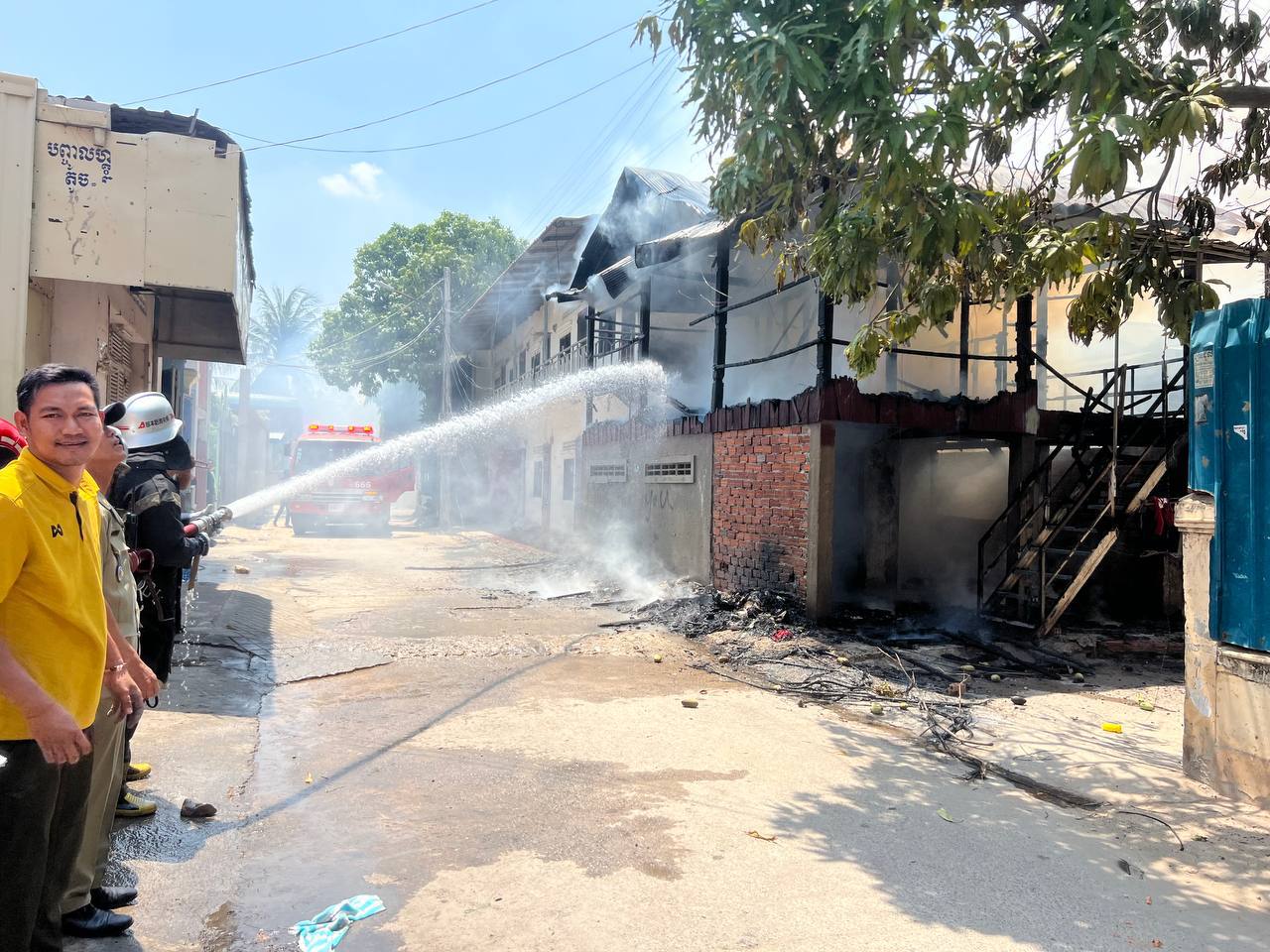 ការពន្លត់អគ្គីភ័យដោយអាជ្ញាធរ