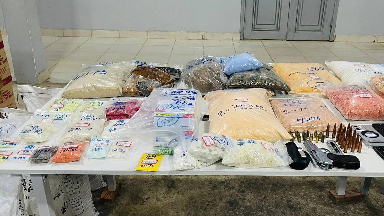 អាវុធហត្ថនៅកន្លែងកើតហេតុ