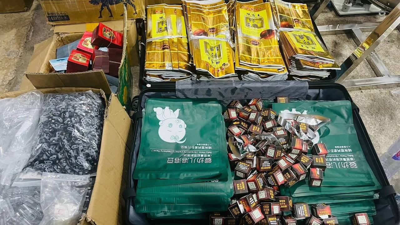 អាវុធហត្ថកំពុងធ្វើការ