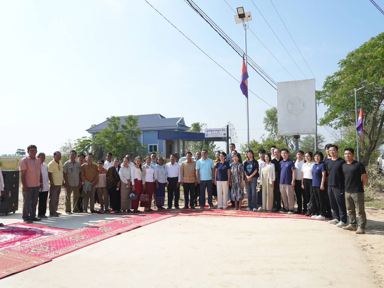 អ្នកភូមិប្រើប្រាស់ផ្លូវថ្មី