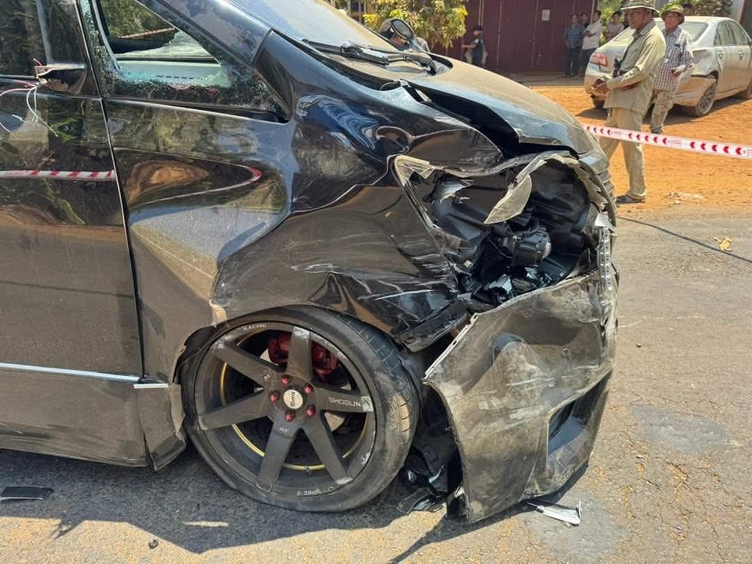 រថយន្តនគរបាលខូចខាត