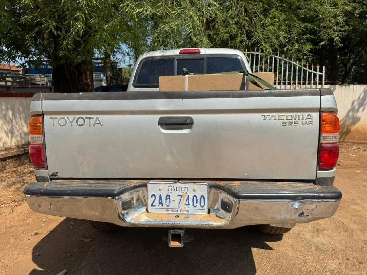 កង់រថយន្តត្រូវបាញ់បំបែក