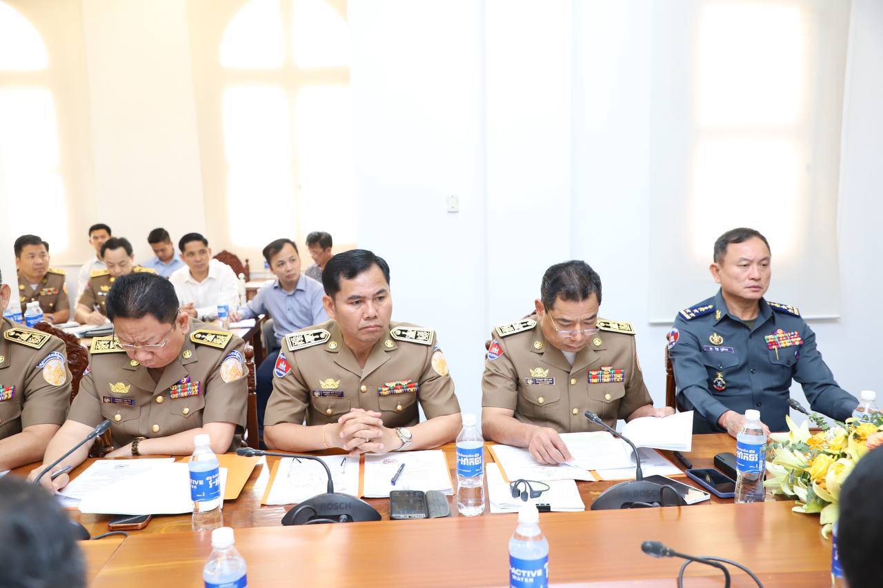 អភិបាលឃួង ស្រេងនិងក្រុមការងារ