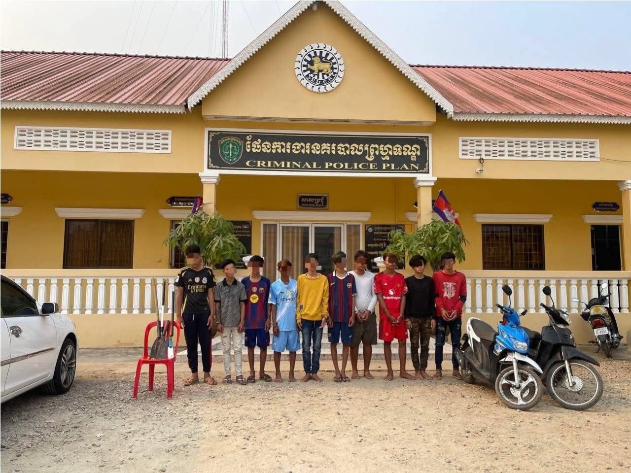 សមត្ថកិច្ចនគរបាលបញ្ជូន ក្រុមក្មេងទំនើង ចំនួន ១០នាក់ ទៅសាលាដំបូងខេត្ត ពាក់ព័ន្ធករណី បង្កអុកឡុក និងដេញវាយគ្នា ដោយមានអាវុធ(កាំបិត)