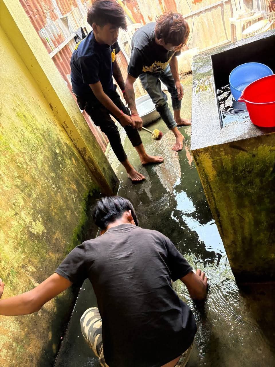 រូបថតឯកសារបន្ថែម