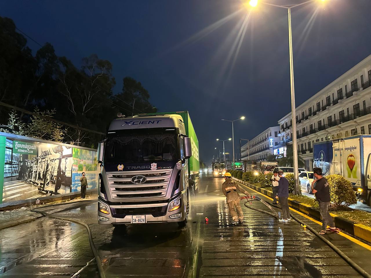 រថយន្តកុងតឺន័រឆេះ