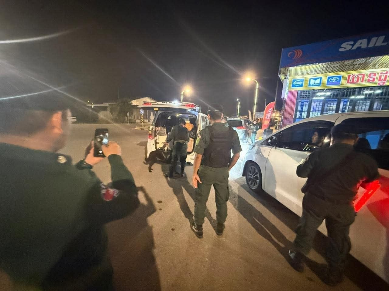 រថយន្តដឹកជនបរទេស