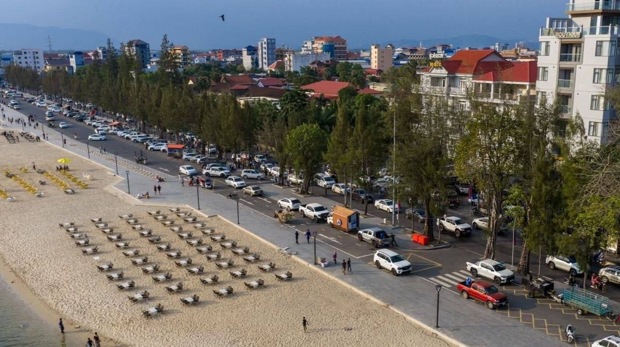 ទេសចររីករាយនៅកំពត