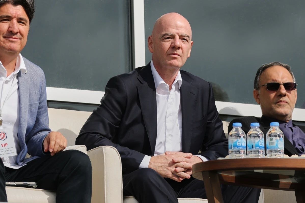 Infantino ជួបក្រុមអ៊ីរ៉ង់