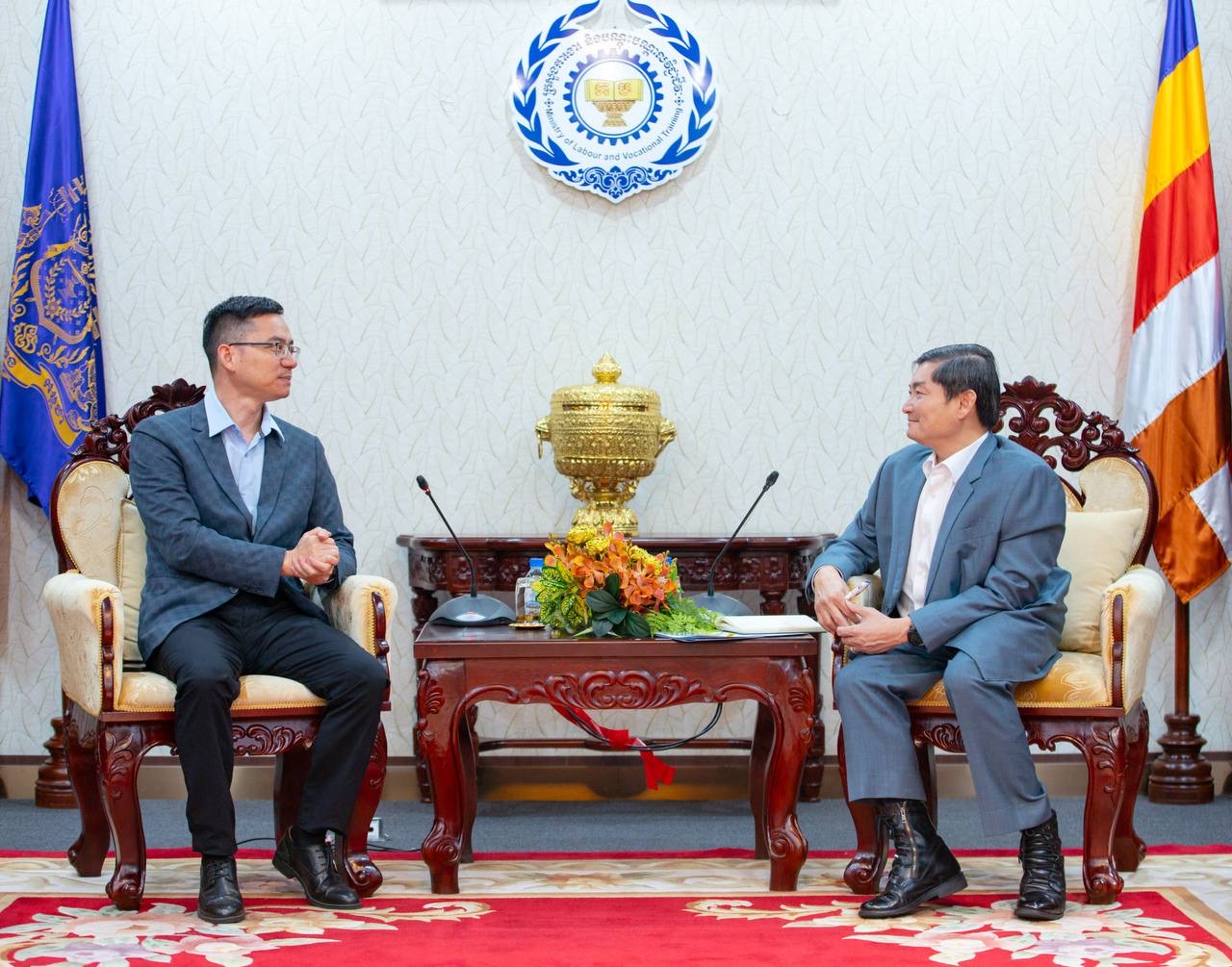 ការពិភាក្សាអំពីអនាគតវិស័យ EV នៅកម្ពុជា