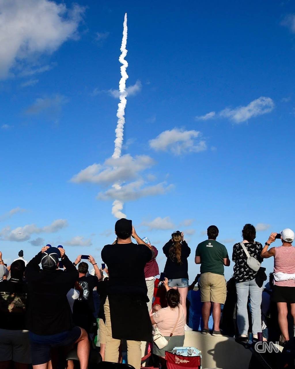 អវកាសយានិកកំពុងធ្វើបេសកកម្ម