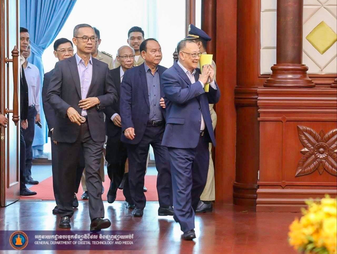 ការពិភាក្សាក្នុងកិច្ចប្រជុំ