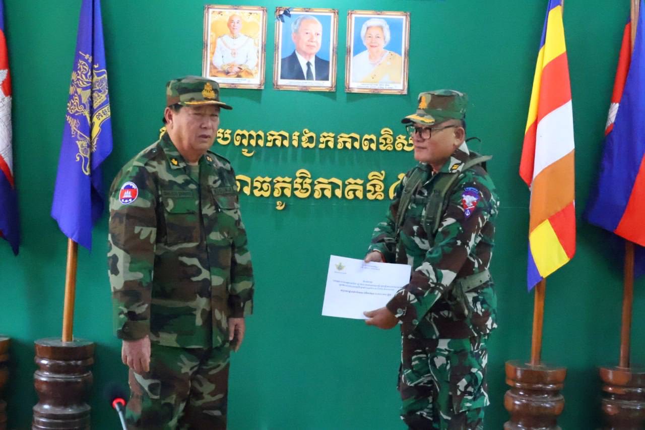 នាយឧត្តមសេនីយ៍ចុះសួរសុខទុក្ខយោធិន